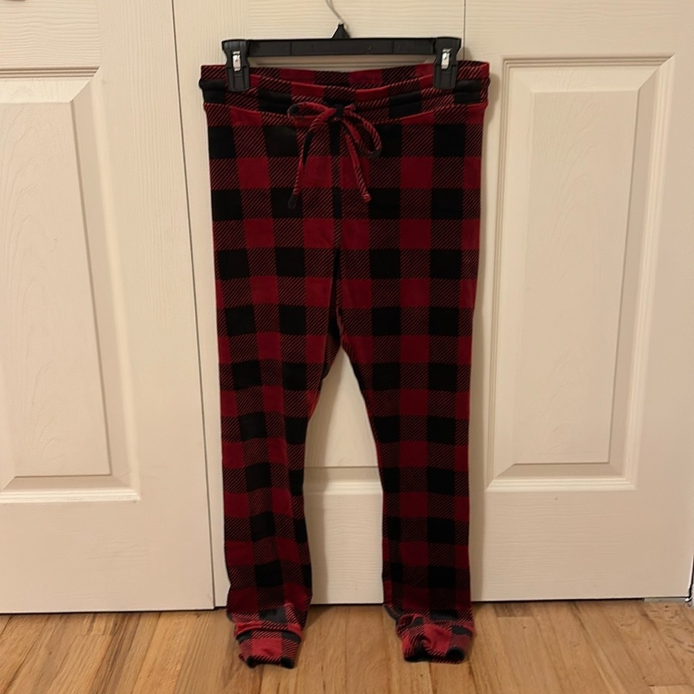 American Eagle Buffalo plaid "Ah-mazingly soft" Jogger
Size Medium